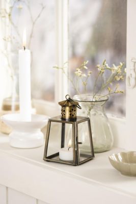 Farol Cónico con Flores en la Parte Superior